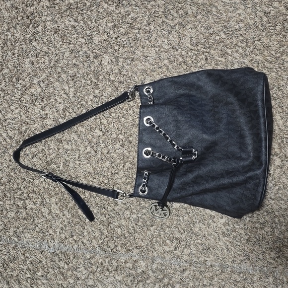 Michael Kors Frankie Bucket Bag - Picture 8 of 8